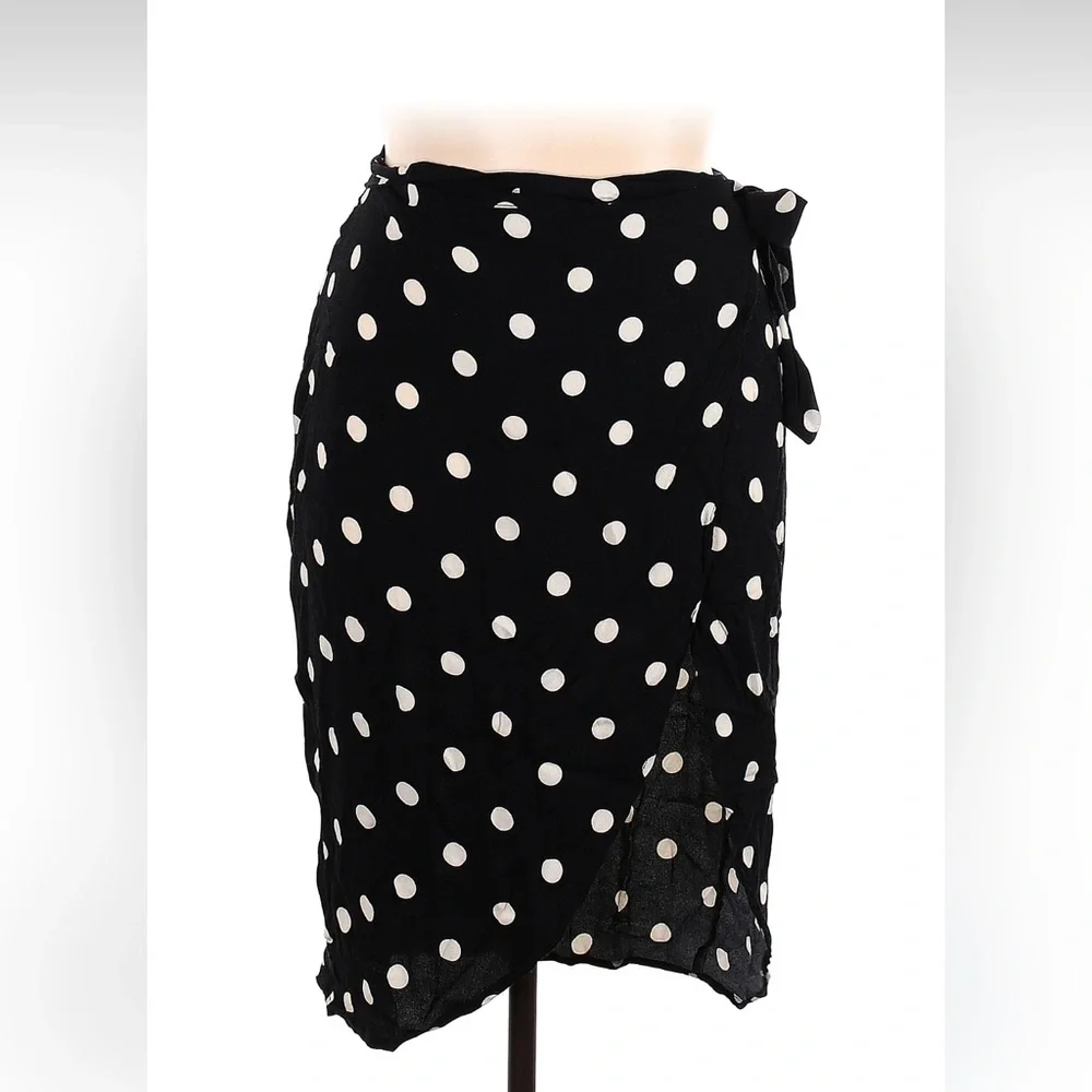 Reformation skirt. 53% Viscose, 47% Rayon - Picture 1 of 4